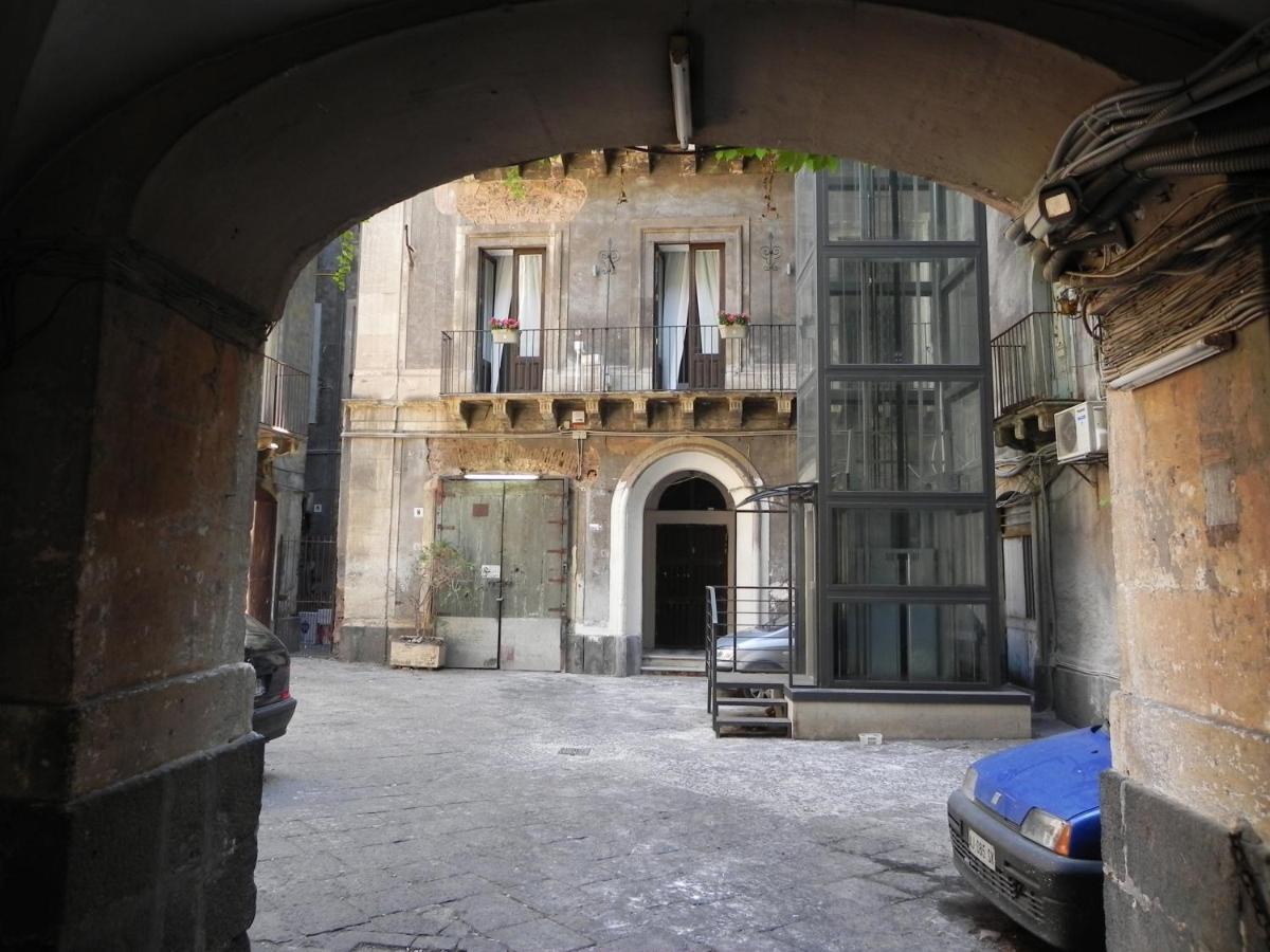 Palazzo del Verga Aeroporto di Catania Fontana Rossa Esterno foto